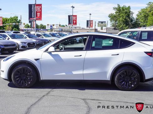 Used 2024 Tesla Model Y 2WD image 13