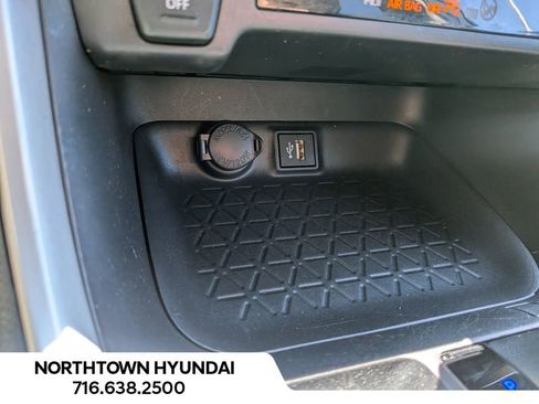 Used 2025 Toyota RAV4 XLE AWD/4WD image 15