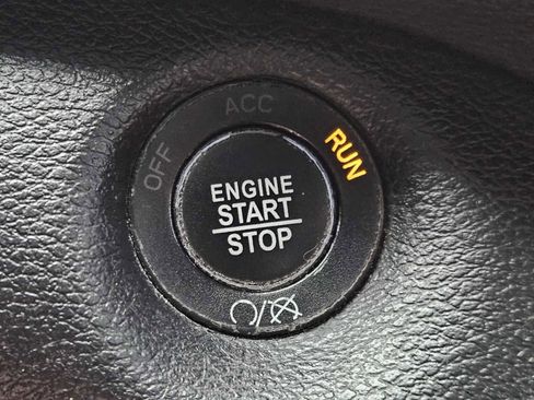 Used 2019 Jeep Cherokee Limited FWD image 21