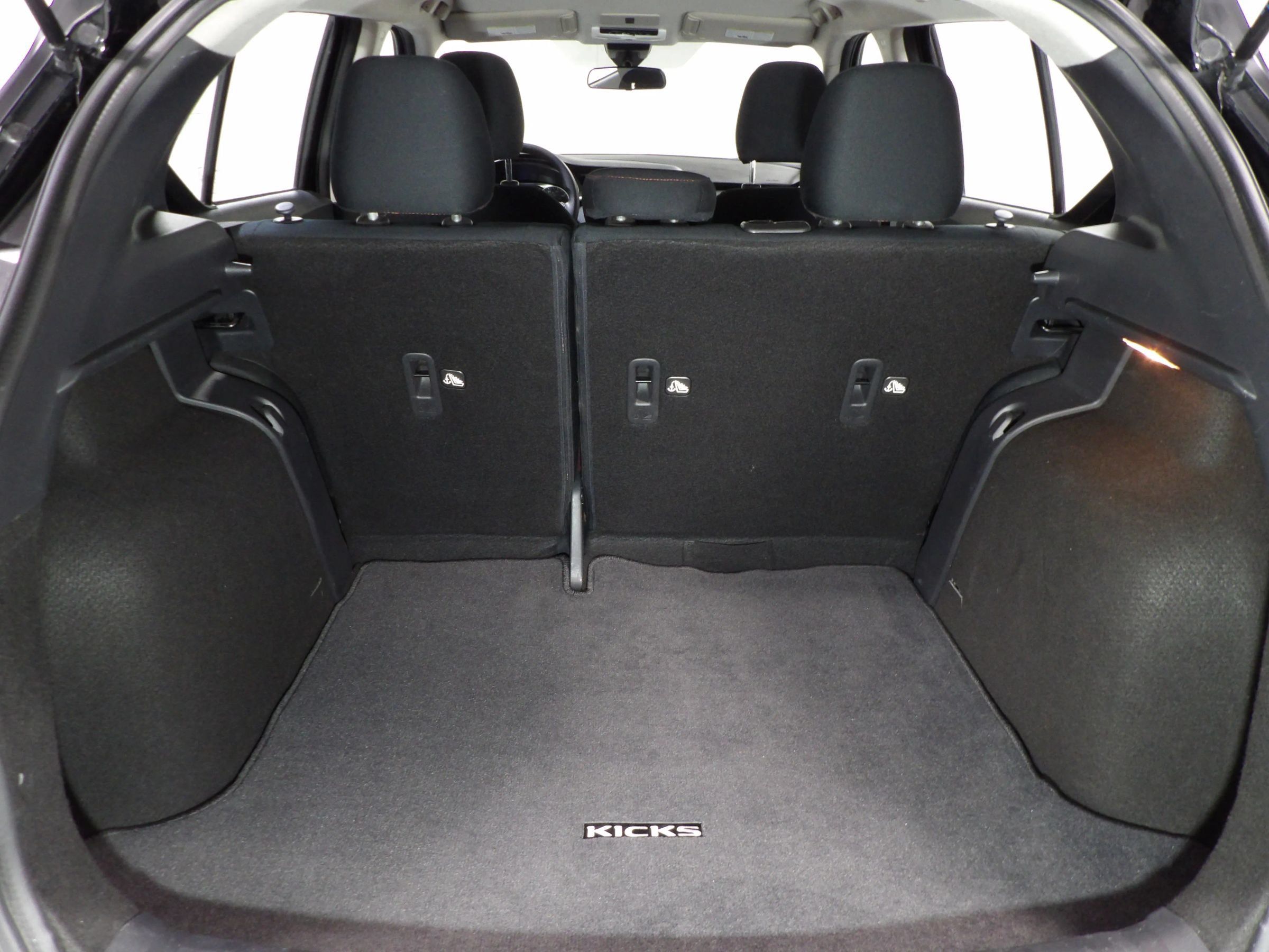 Used 2024 Nissan Kicks S FWD image 7