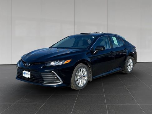 Used 2023 Toyota Camry LE image 1