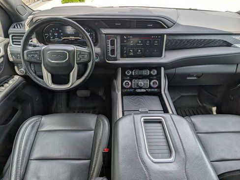 Used 2022 GMC Yukon XL Denali AWD/4WD image 11