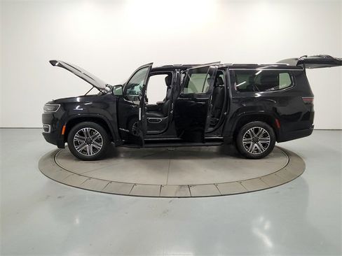 Used 2024 Jeep Wagoneer L Series II w/ Flexible Seating Group image 12