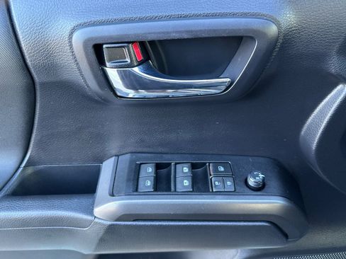 Used 2020 Toyota Tacoma TRD Sport w/ Technology Package image 11