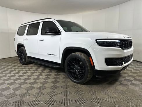 Used 2023 Jeep Wagoneer Series II w/ Convenience Group I image 2