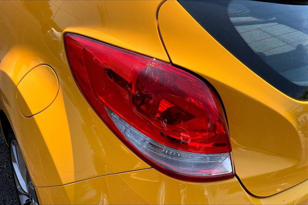 Used 2017 Hyundai Veloster FWD image 34