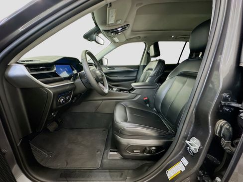 Used 2023 Jeep Grand Cherokee 4WD 4xe image 13