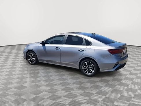 Used 2023 Kia Forte LXS w/ LXS Technology Package FWD image 6