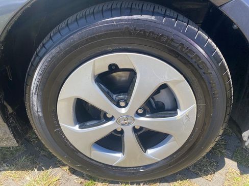 Used 2015 Toyota Prius Four FWD image 27
