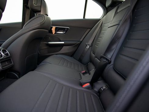 Used 2025 Mercedes-Benz C 300 4MATIC Sedan image 16