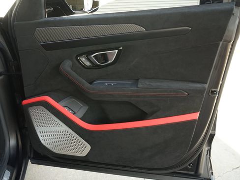 Used 2023 Lamborghini Urus Performante AWD/4WD image 37