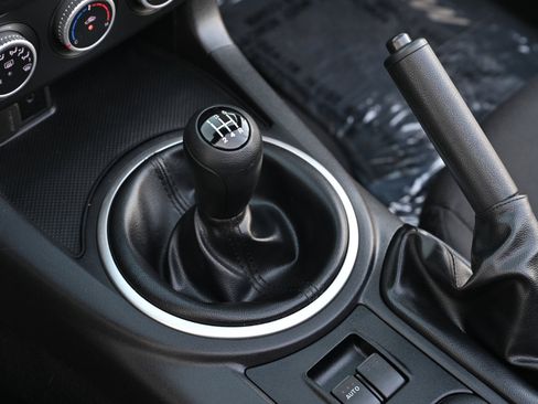 Used 2009 MAZDA MX-5 Miata Sport image 22