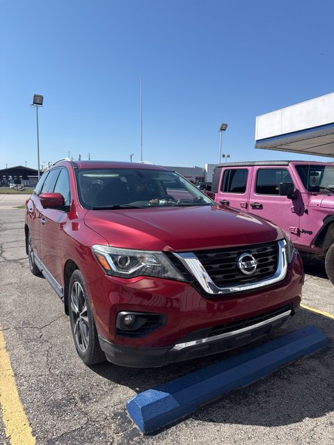Used 2017 Nissan Pathfinder Platinum FWD image 1