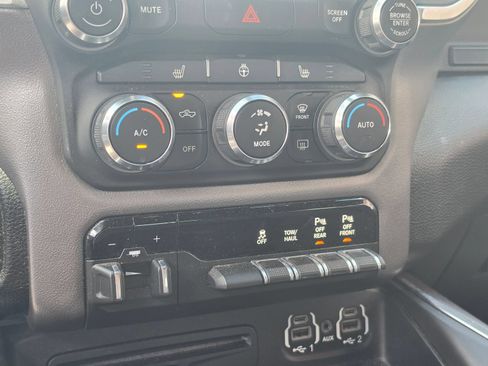 Used 2019 RAM 1500 Big Horn AWD/4WD image 12
