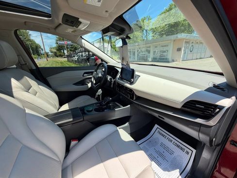 Used 2021 Nissan Rogue SV w/ Premium Package AWD/4WD image 11