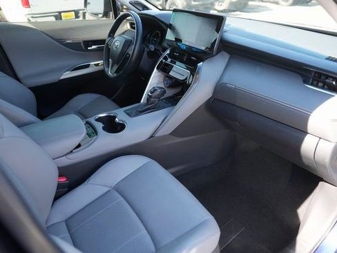 Used 2021 Toyota Venza Limited image 17