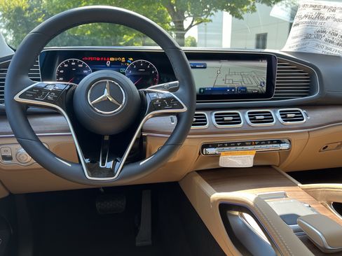 New 2026 Mercedes-Benz GLS 450 4MATIC image 19