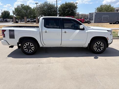 Used 2024 Nissan Frontier SL w/ Technology Package RWD image 3