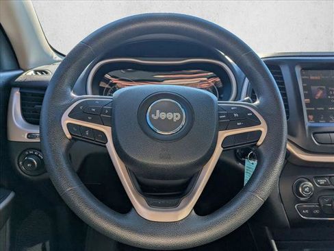 Used 2018 Jeep Cherokee Latitude image 12