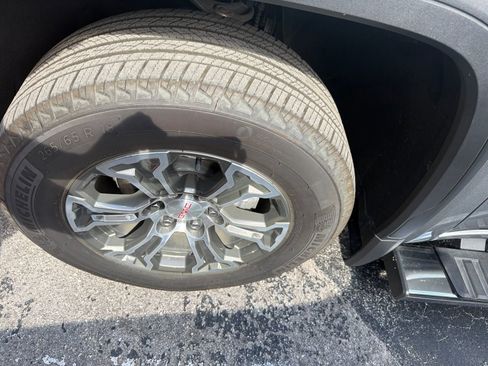 Used 2025 GMC Sierra 1500 SLE RWD image 4