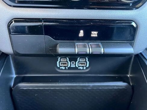 Used 2024 RAM 1500 Laramie RWD image 41