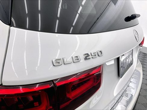 Certified 2022 Mercedes-Benz GLB 250 image 32