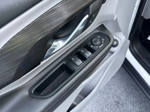 Used 2022 GMC Terrain SLE w/ Driver Convenience Package image 11