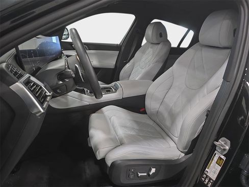 Used 2025 BMW X6 xDrive40i w/ Premium Package image 12
