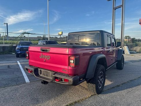 Used 2024 Jeep Gladiator Rubicon w/ Technology Group AWD/4WD image 6