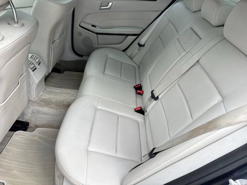Used 2014 Mercedes-Benz E 350 4MATIC Sedan image 21