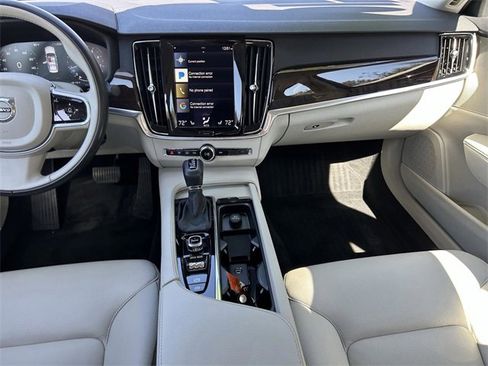 Used 2017 Volvo S90 T6 Momentum w/ Vision Package image 4