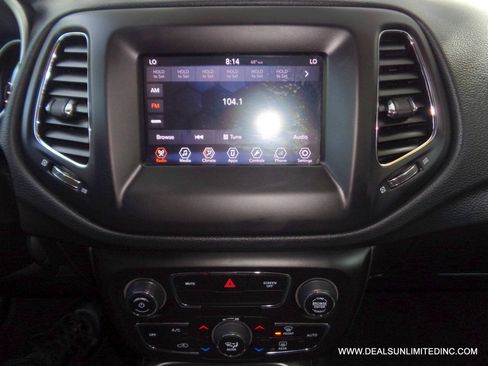 Used 2018 Jeep Compass Latitude w/ Popular Equipment Group AWD/4WD image 14