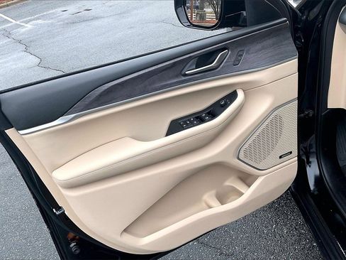 Certified 2022 Jeep Grand Cherokee Limited image 28