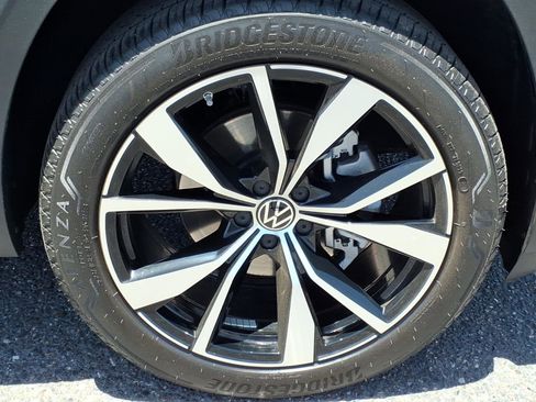 Certified 2026 Volkswagen Atlas Cross Sport SEL Premium R-Line AWD/4WD image 9