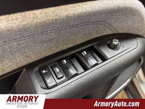 Used 2024 Jeep Compass Latitude image 8