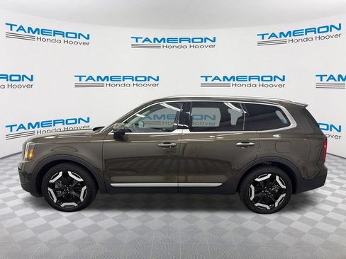 Used 2025 Kia Telluride S FWD image 2