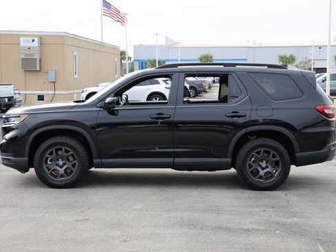 Certified 2025 Honda Pilot TrailSport image 5