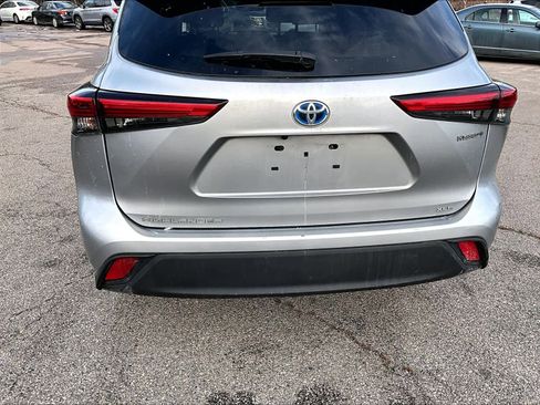 Certified 2021 Toyota Highlander XLE image 7