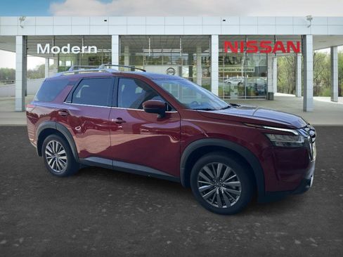 Certified 2024 Nissan Pathfinder SL w/ SL Premium Package FWD image 7