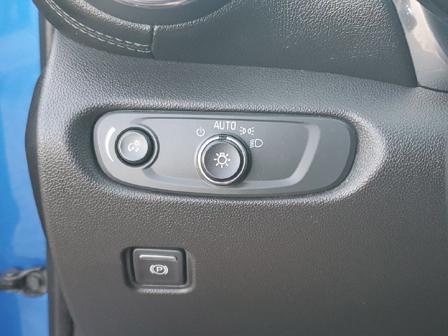 Used 2019 Chevrolet Blazer LT FWD image 27
