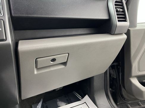 Used 2018 Ford F150 XLT w/ Equipment Group 302A Luxury AWD/4WD image 34