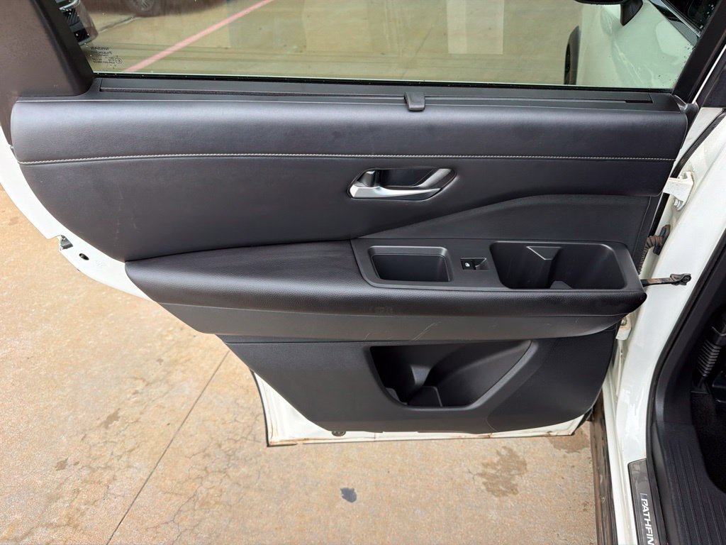 Used 2023 Nissan Pathfinder SL w/ Lighting Package (N92) AWD/4WD image 14