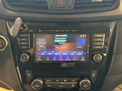 Used 2019 Nissan Rogue SV w/ Premium Package AWD/4WD image 17