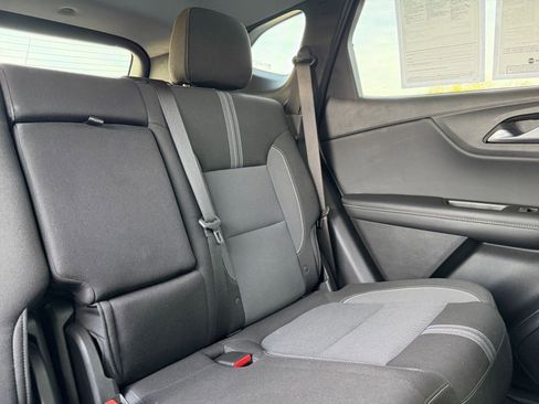 Used 2025 Chevrolet Blazer LT image 38