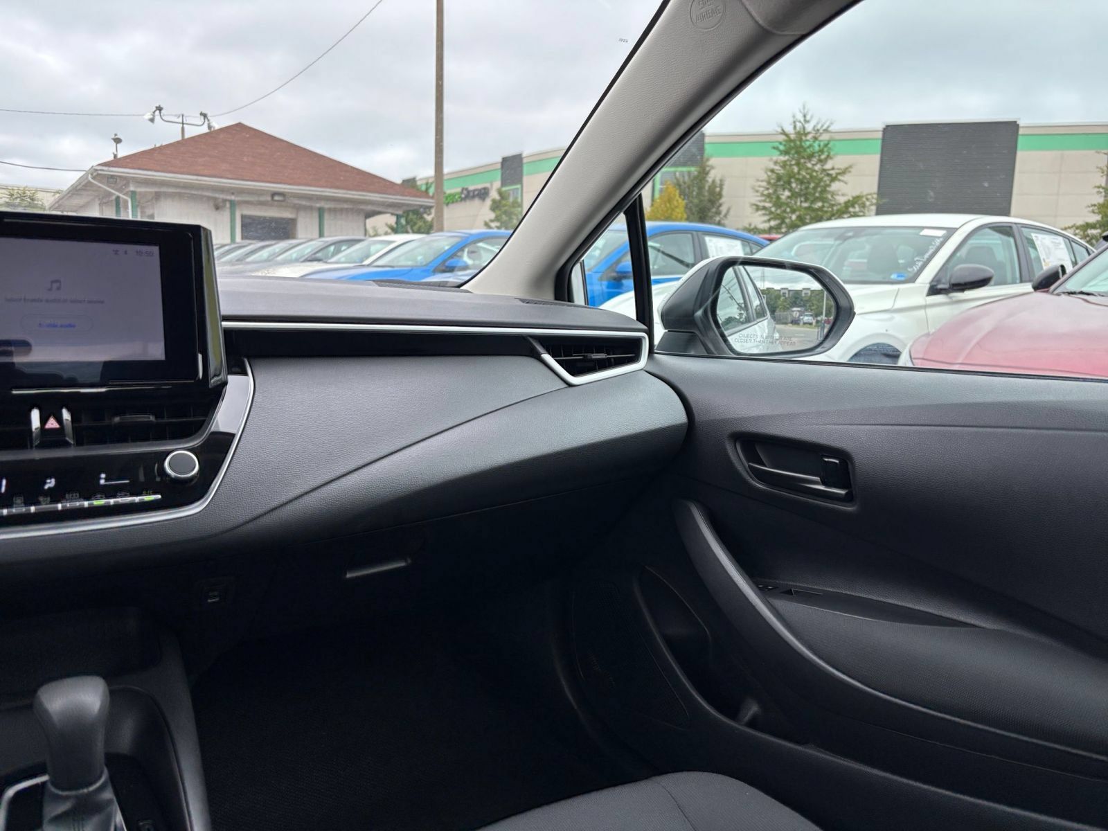 Used 2025 Toyota Corolla LE FWD image 32