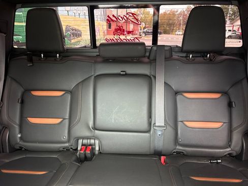Used 2021 GMC Sierra 2500 AT4 w/ AT4 Premium Plus Package AWD/4WD image 16
