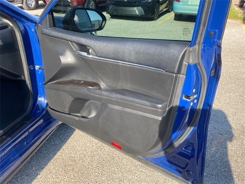 Used 2024 Toyota Camry SE image 10