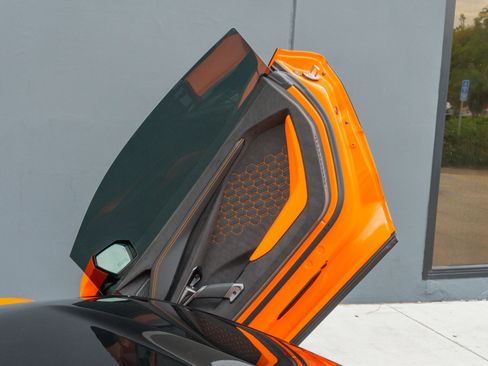 Used 2025 Lamborghini Revuelto AWD/4WD image 69