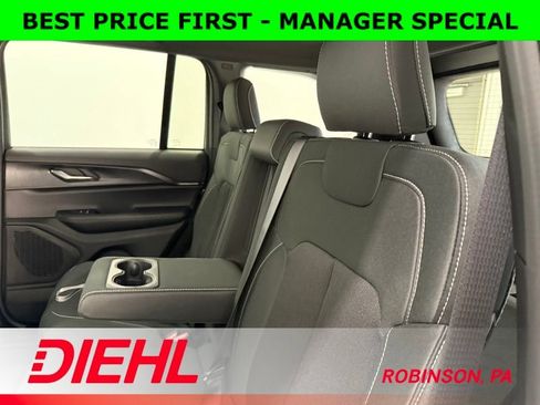 New 2025 Jeep Grand Cherokee Laredo w/ Luxury Tech Group I image 17