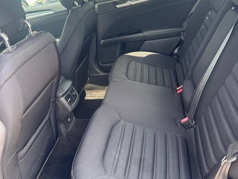 Used 2014 Ford Fusion SE FWD image 10